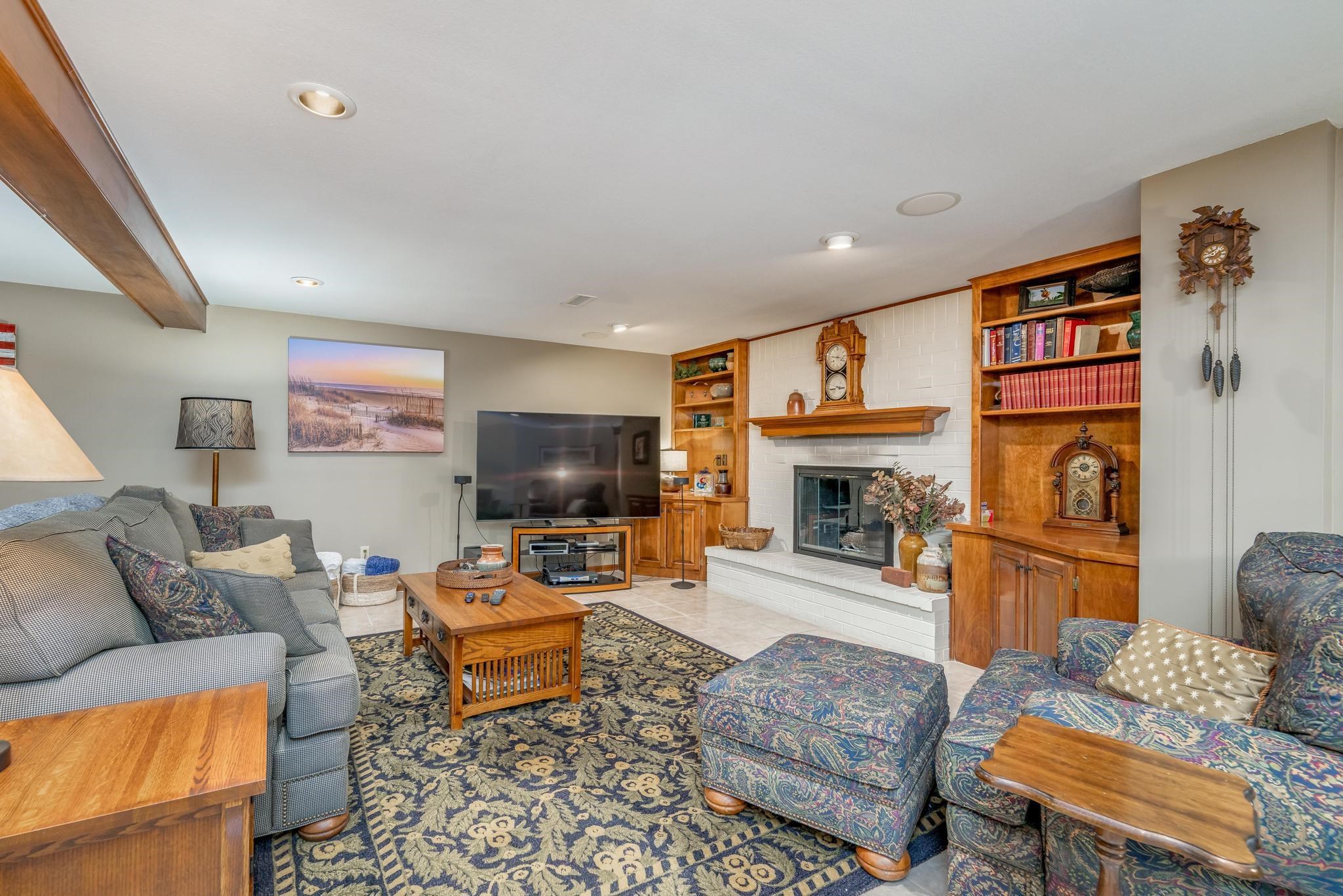 9402 E Woodspring St