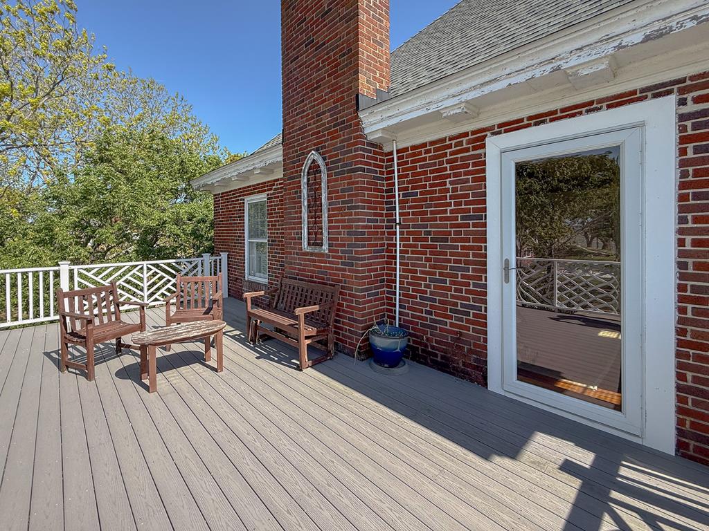 212 Bay Ave 9A