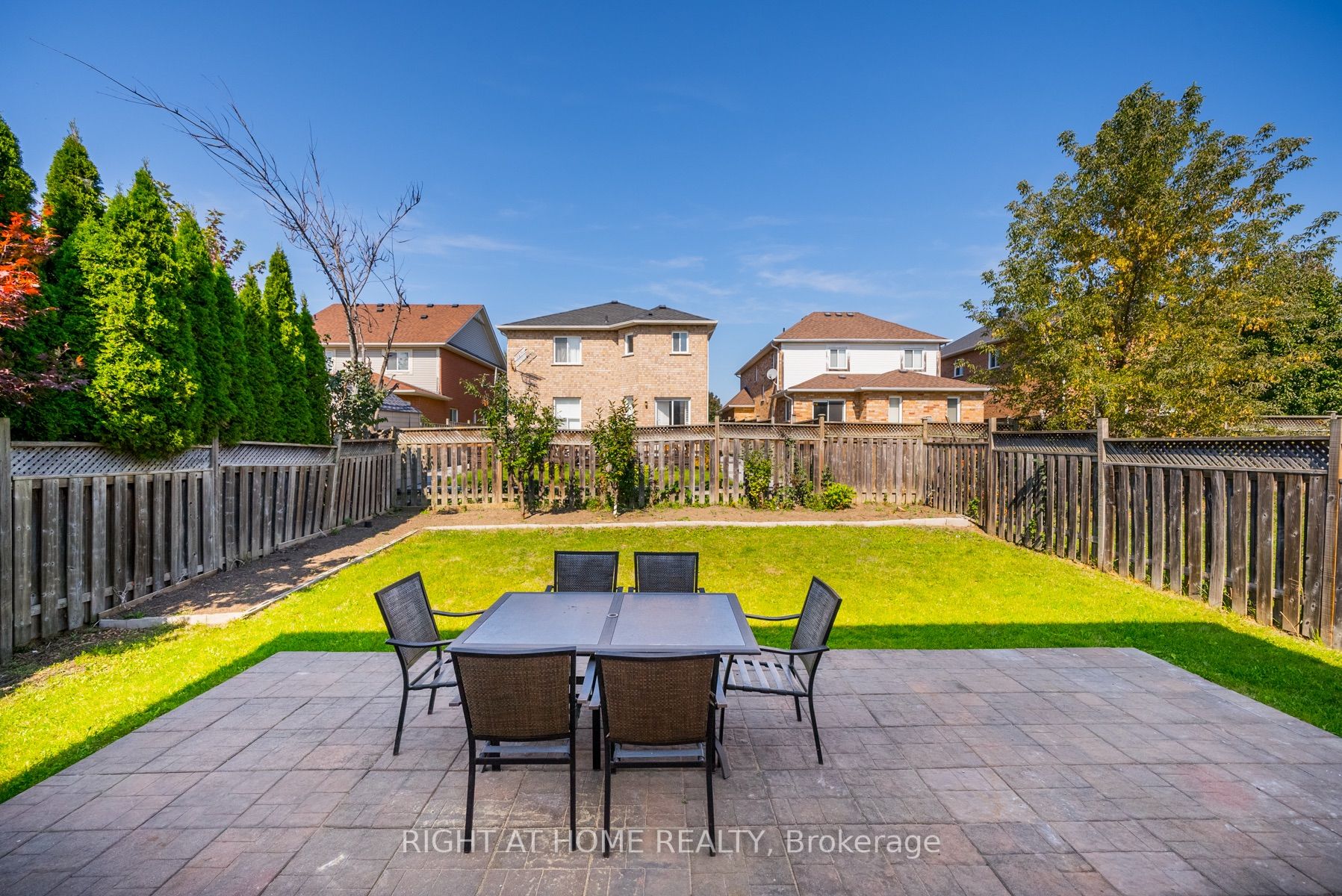 49 Ball Cres