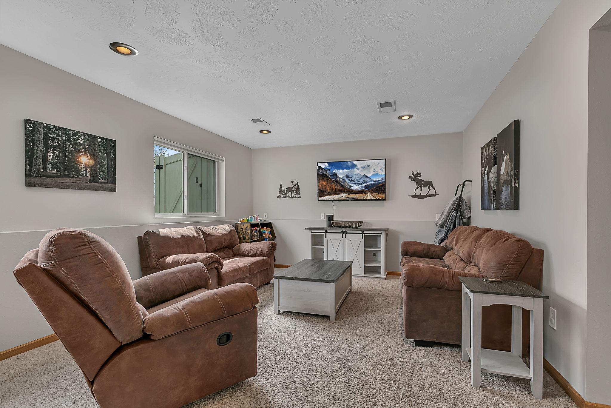 1136 Orchid Drive NE