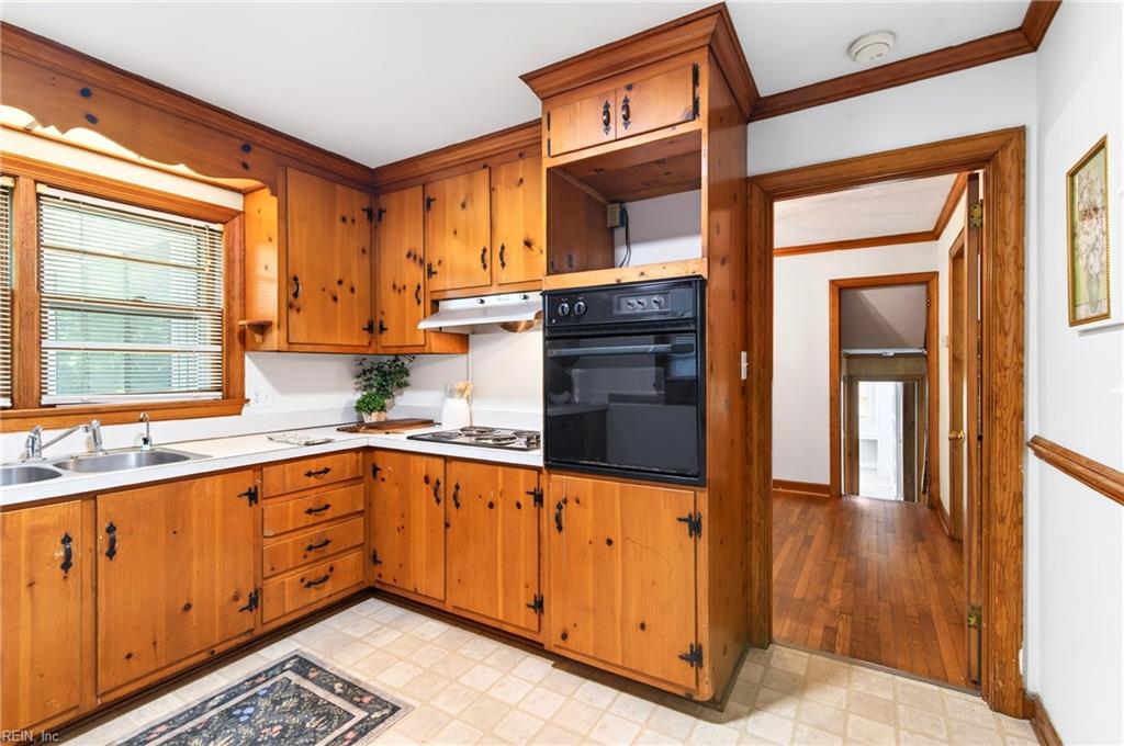 2 Larchmont Crescent