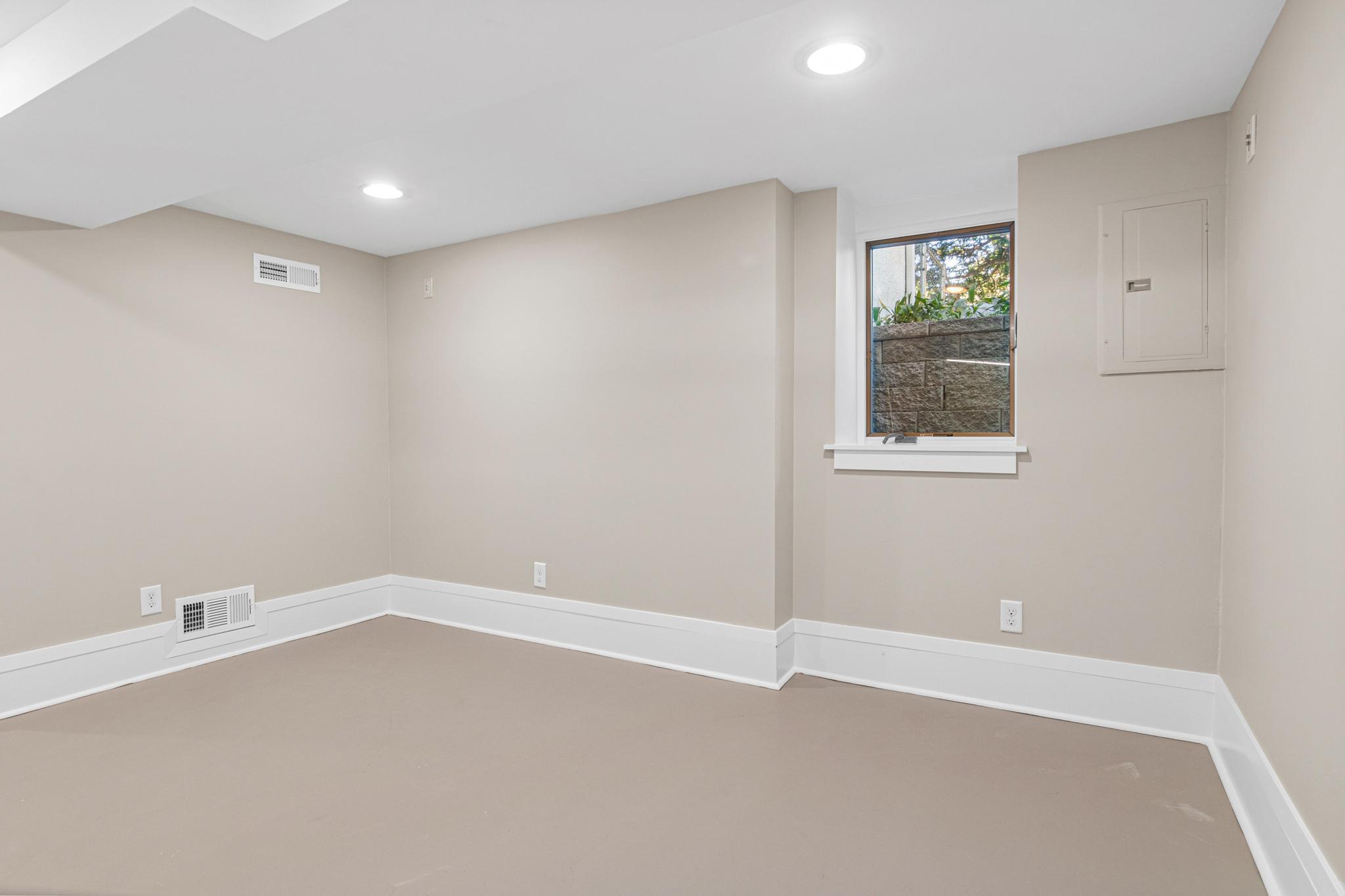902 Hunt Place