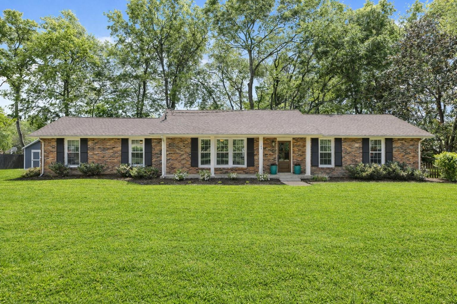 109 Pine Circle Dr — sold