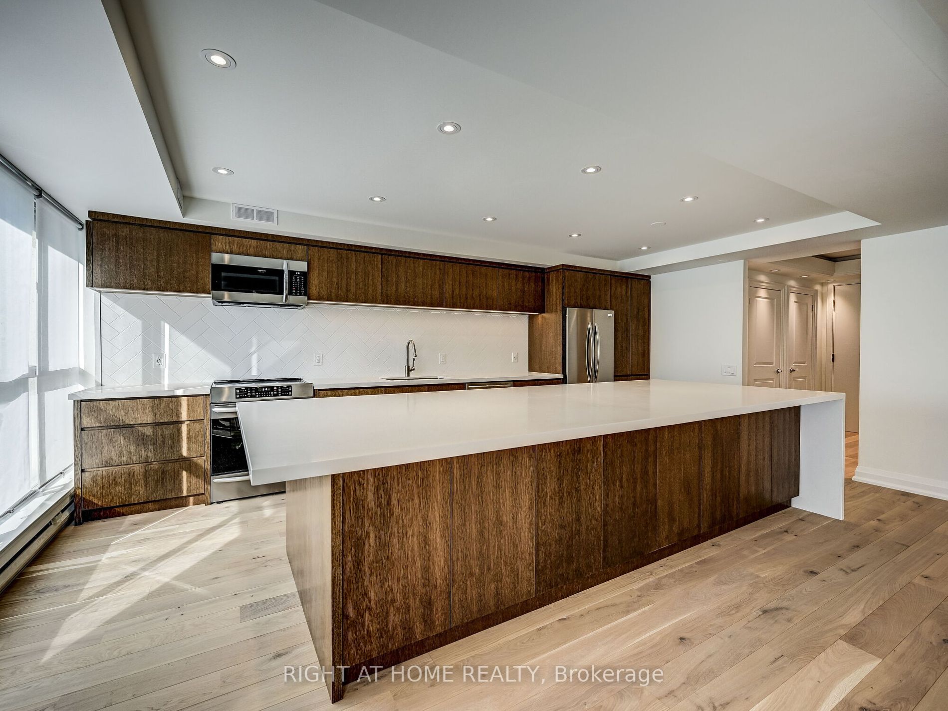 480 W Queens Quay 402W