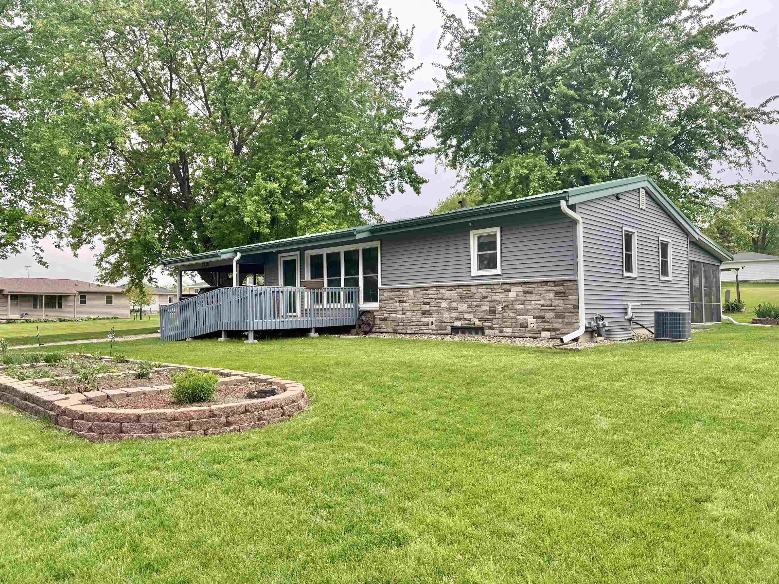 205 Pleasant Dr