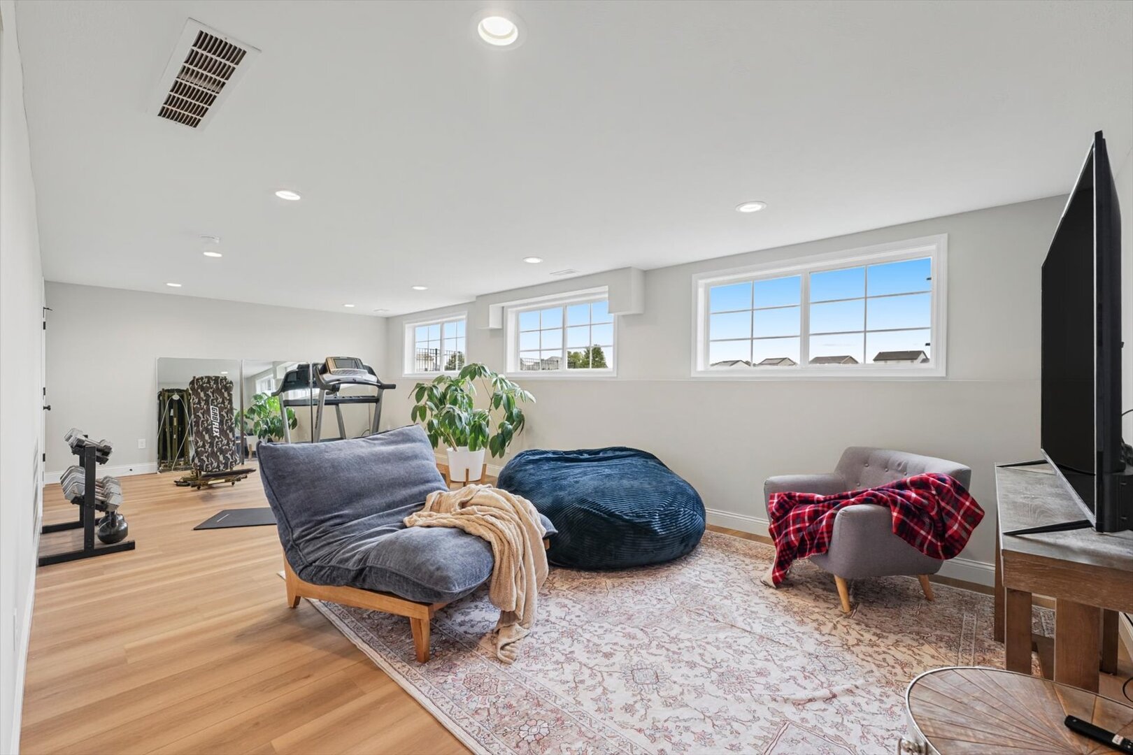 1920 Roseland Drive