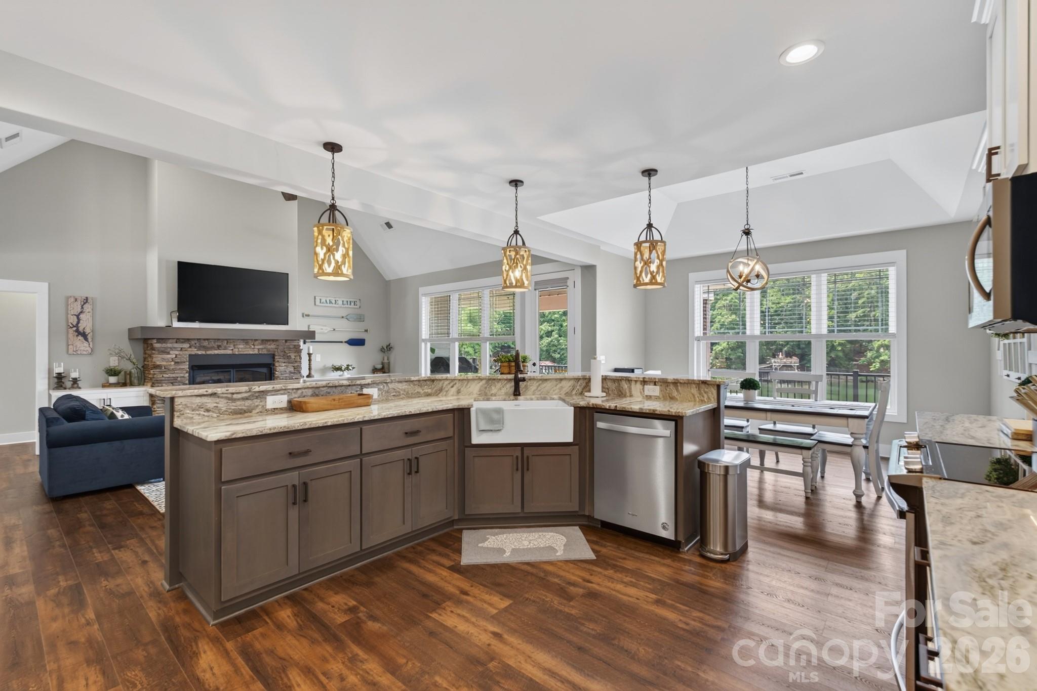 157 Landing Trail