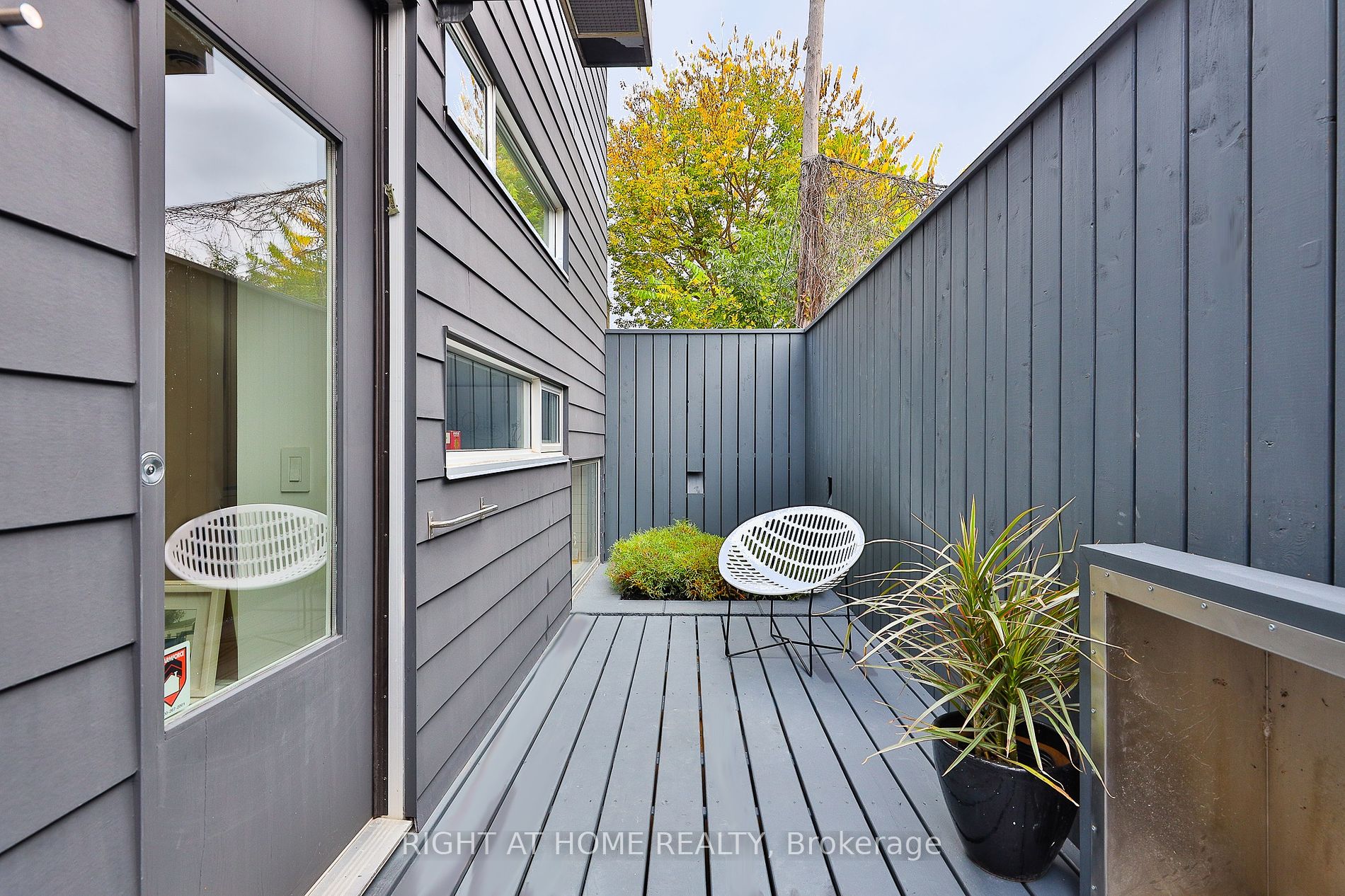 54 Croft St