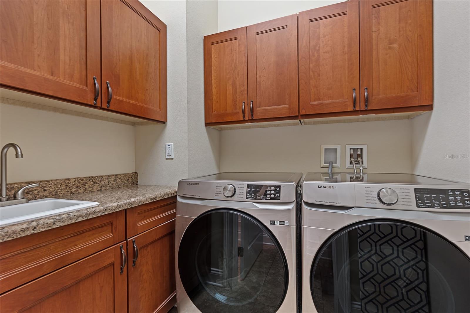 2 Humming Bird Circle