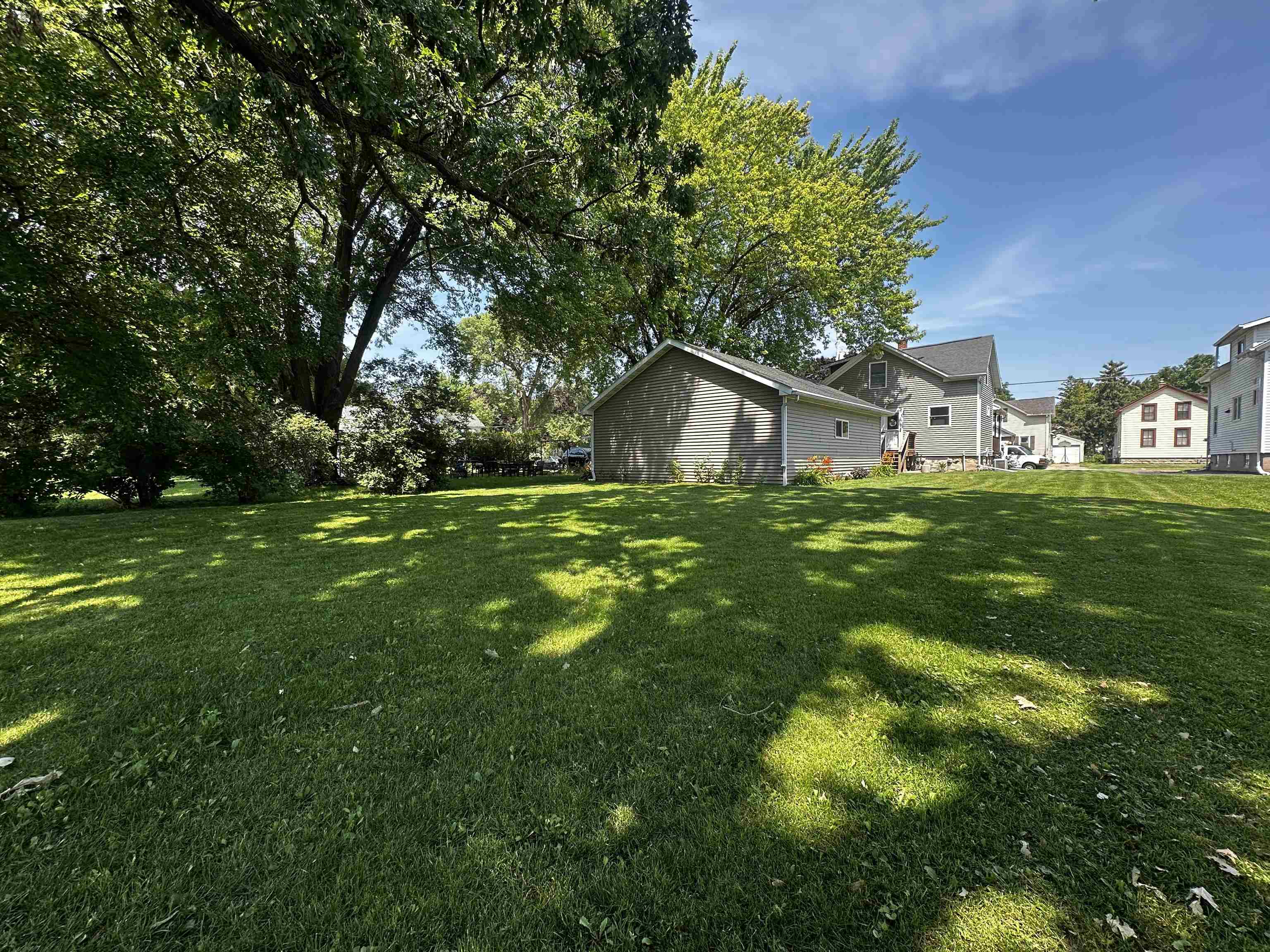 857 W 11th Avenue