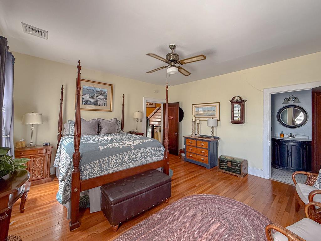 212 Bay Ave 9A