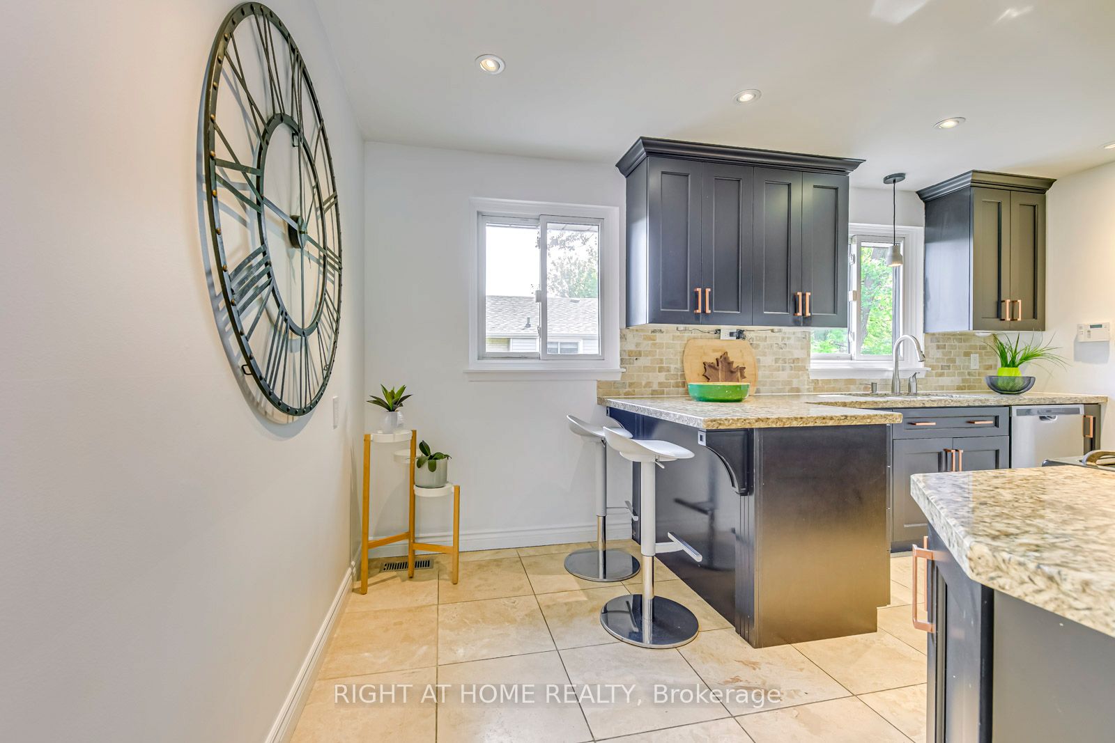 1306 Napier Cres