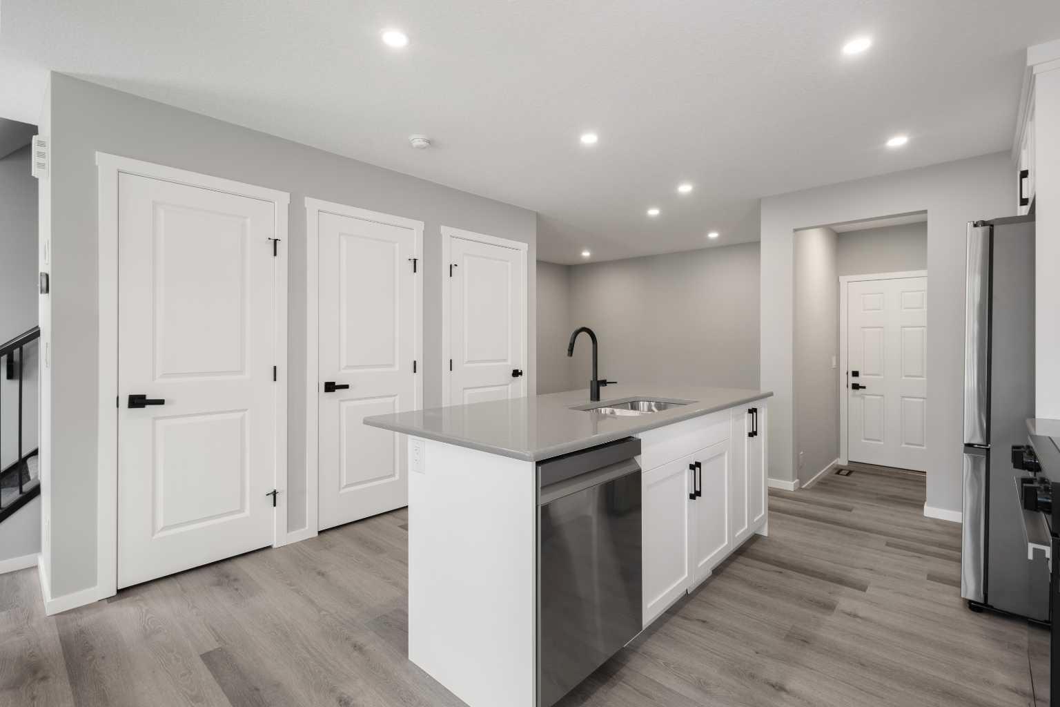 225 Yorkville Boulevard SW