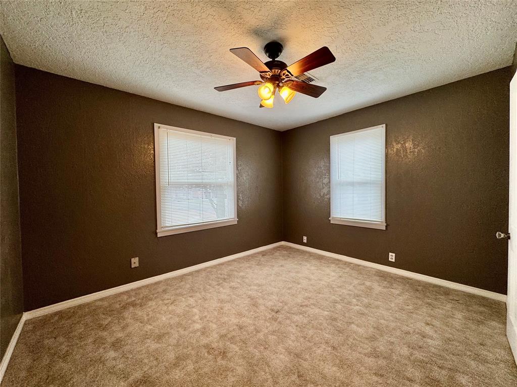 711 N Broadway Avenue