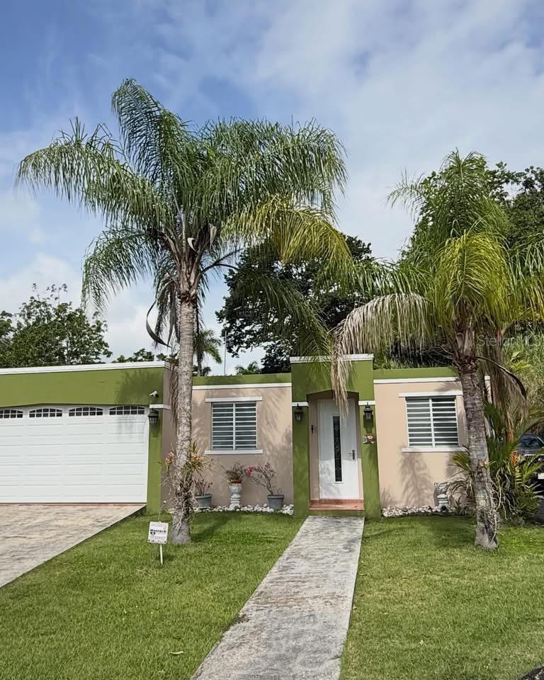 NEW LISTING BAYAMÓN. CERRO GORDO NEIGHBORHOOD. EXCELLENT OPPORTUNITY. $200,000.00. THE PROPERTY HAS 1,600 SQ FT OF CONSTRUCTION. 3 BEDROOMS, 2.5 BATHROOMS, LIVING ROOM, KITCHEN, DINING ROOM, BACKYARD WITH STORAGE ROOM AND 616 SQ FT OF LAND. QUIET AREA ON A CUL-DE-SAC.