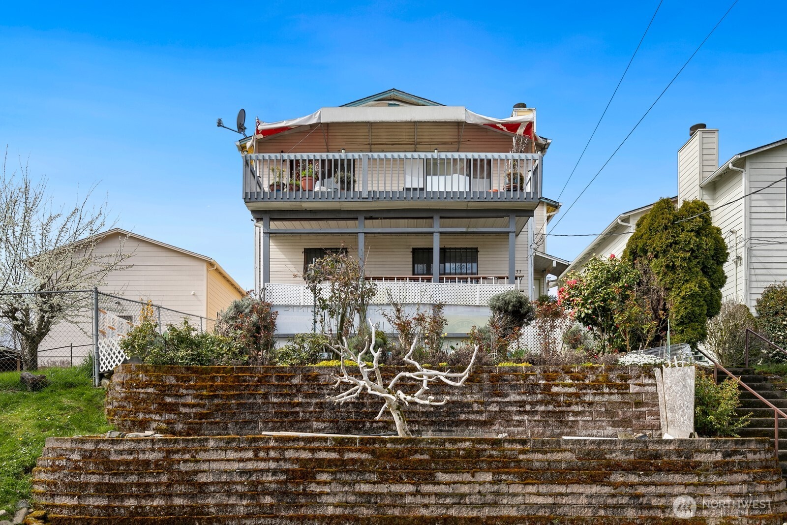 Beautiful split level located in the Beacon Hill community. Home has 3 bedrooms and 3 full baths. Upper level features living room with gas fireplace, spacious kitchen, dining room with access to sun drenched deck. Entertainment sized deck provides great views of Lake Washington and Mt. Rainier great for friends and family. Master bedroom with walk-in closet and master bathroom. Lower level has a huge family/rec room and full bath. Two car garage, gas heat, double paned windows, upgrades to the bathroom, kitchen and stairs and much more. Hardwood floors and skylights. A must see! Near light rail station, bus lines. Short distance to schools, shops, restaurants.