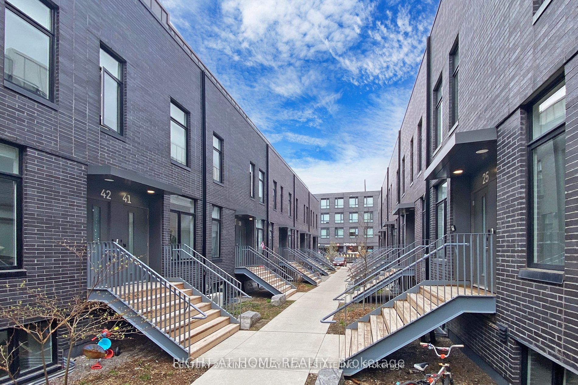 1740 N Simcoe St 42