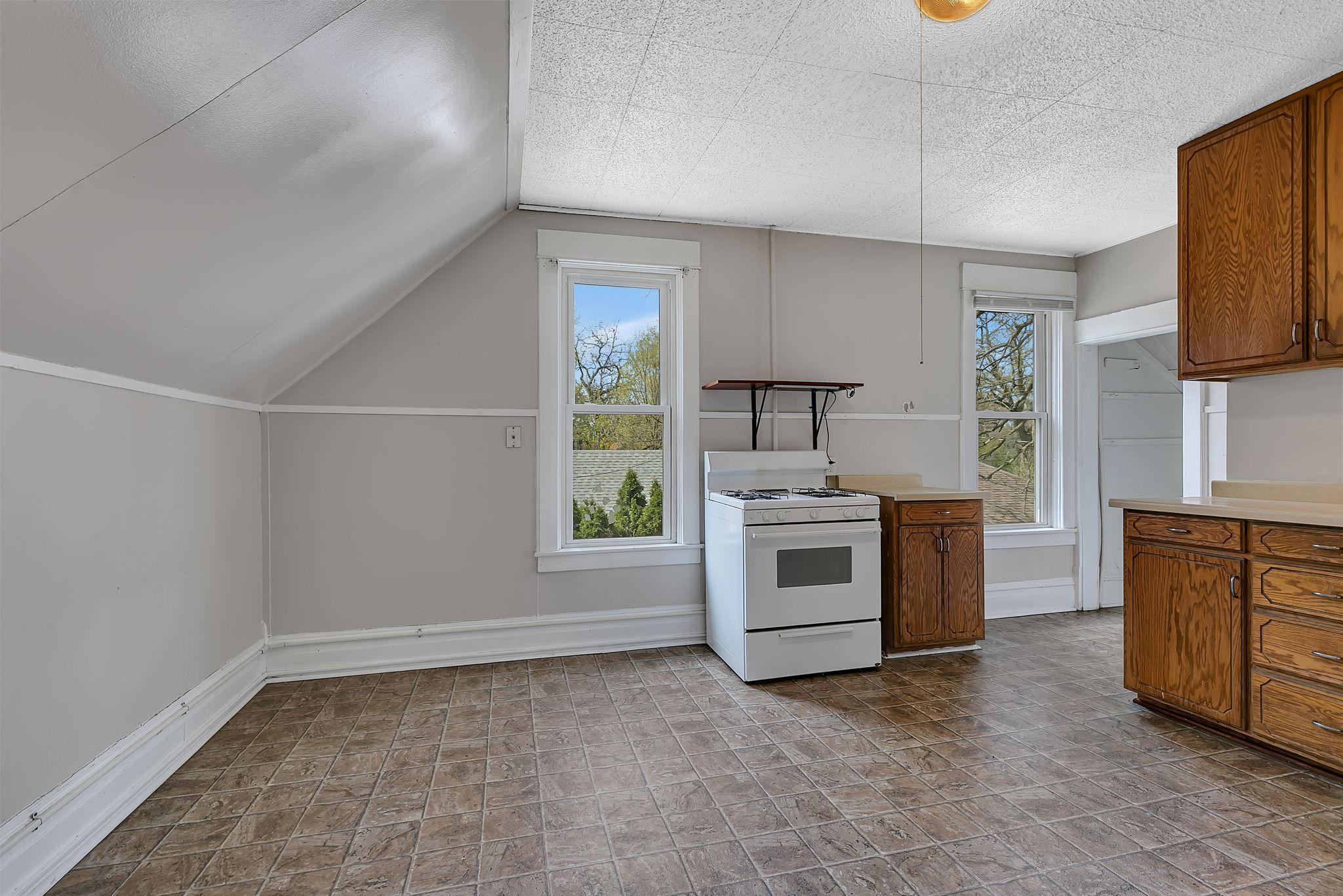 215 3rd Avenue NE