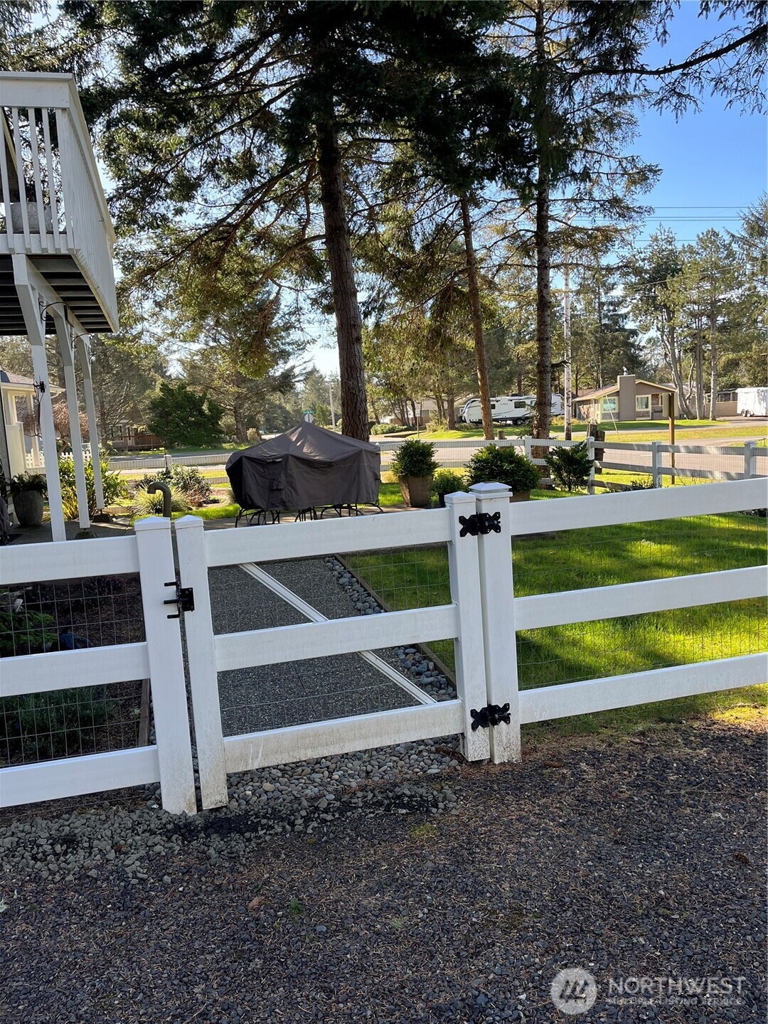 102 N Narwhal Loop NW