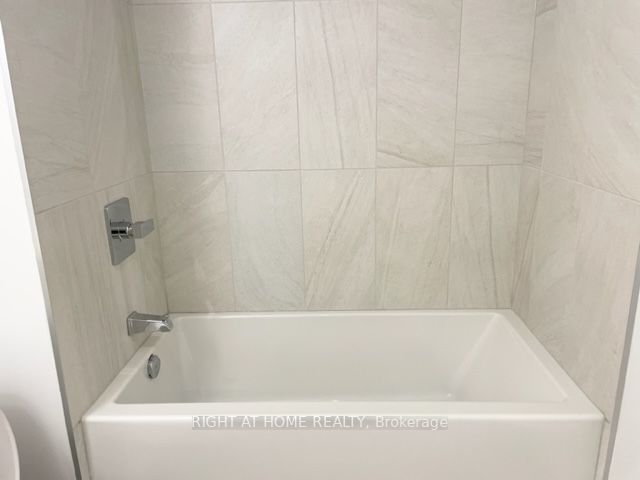 30 Samuel Wood Way 208