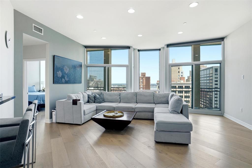 500 Throckmorton Street 1101