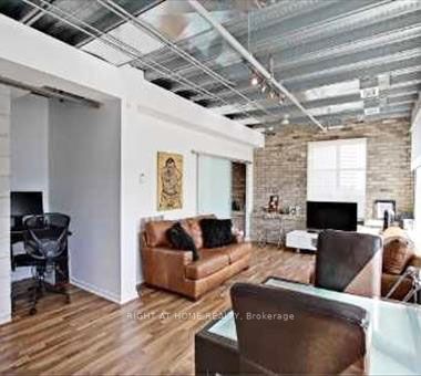 736 E Dundas St 501