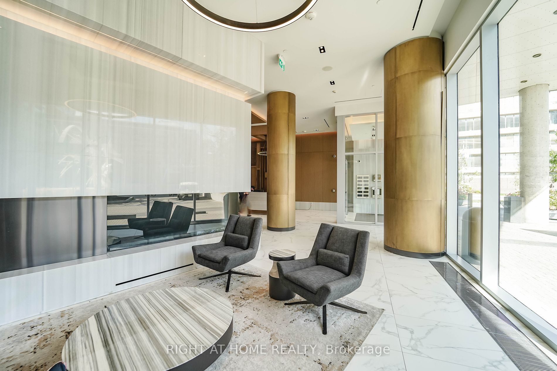 15 E Queens Quay 707