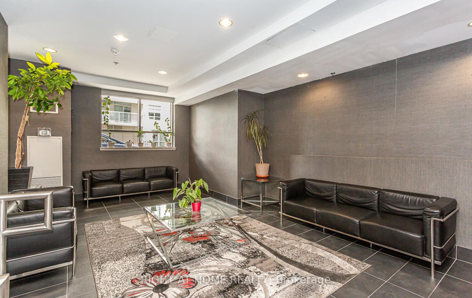 812 Lansdowne Ave 1115