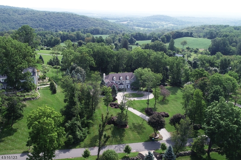 4 HALSEY FARM LN
