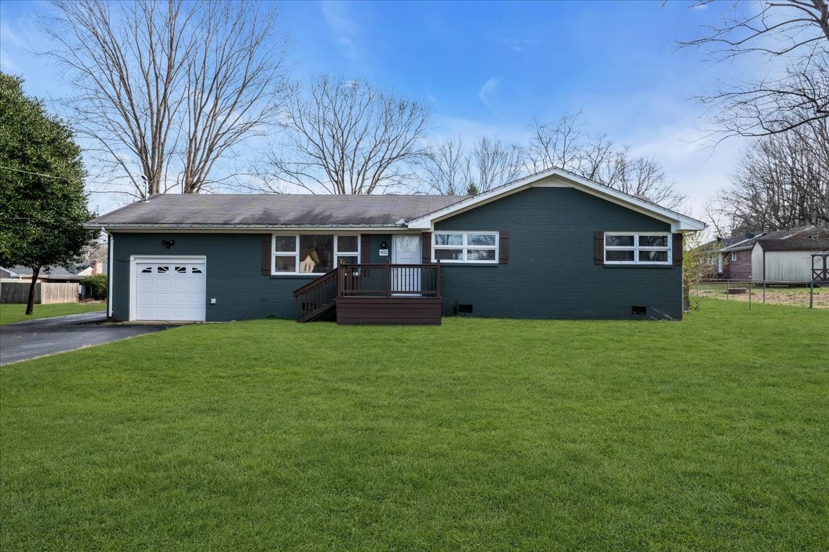 902 Sycamore Dr — sold
