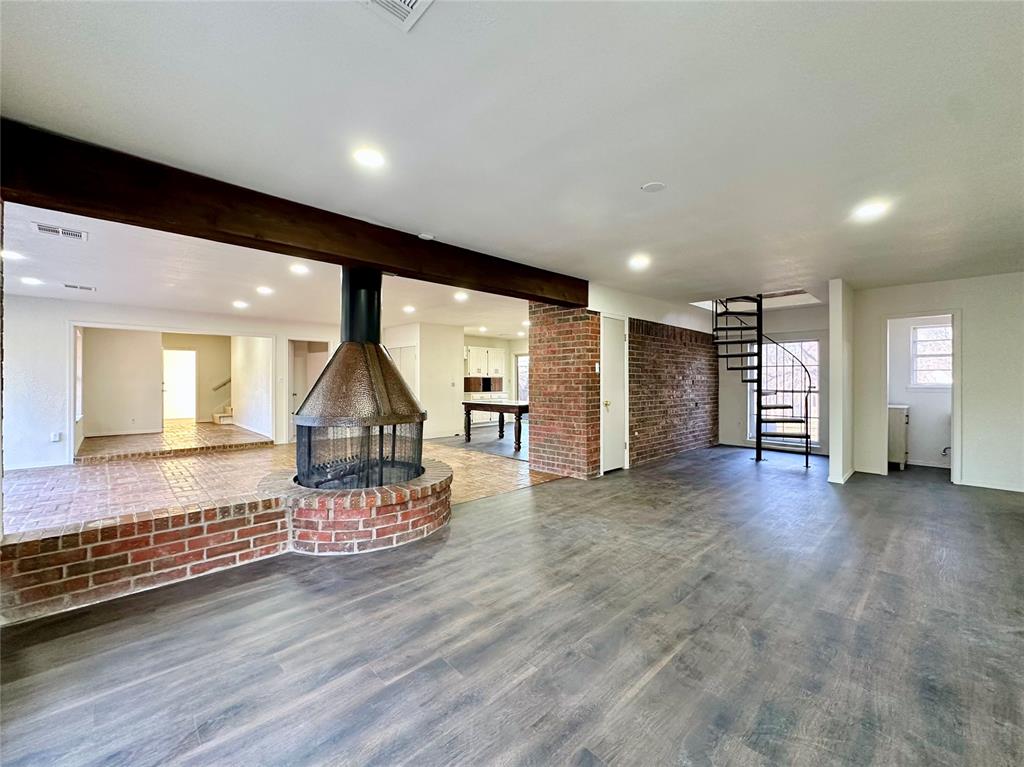 ** 1 ACRE, NO HOA, Edmond Memorial School District** This 3,200 square foot home offers space, privacy, and flexibility. The lot is secluded, yet close to main thoroughfares, making daily life convenient.Plus get $15,000 toward new windows, pool service, and/or closing costs.Cool Fireplace? Check. Awesome Family Room? Check.Properties like this, on acreage, in this school district, with no HOA, do not come along often. This is a rare chance to secure space, location, and long-term value, all in one. Owner Licensee.