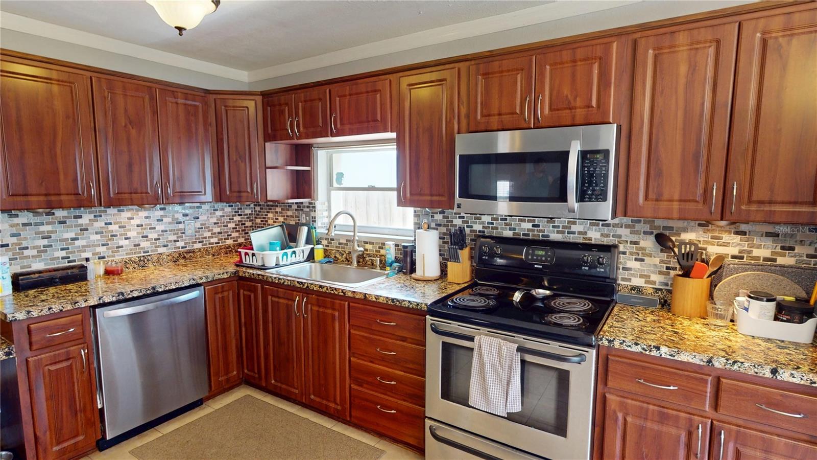 805 W Braddock Street