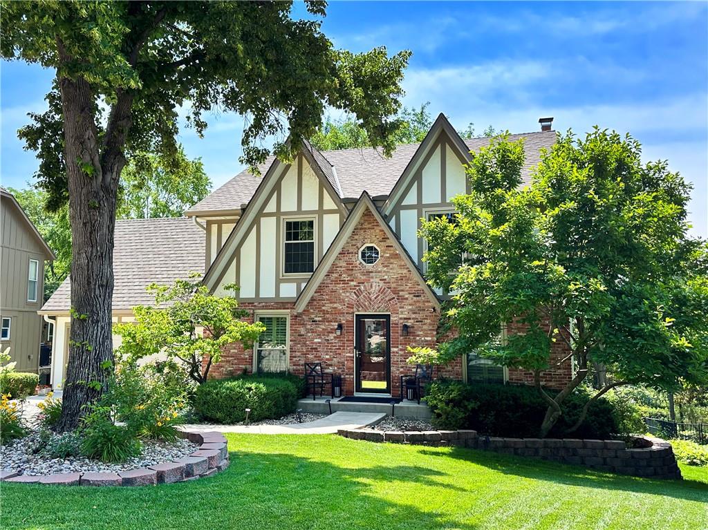 Welcome to your waterfront dream home in Lakewood's Edgewater neighborhood! Nestled on a rare cul-de-sac lot with a flat, walkable approach to the water’s edge, this immaculately maintained home is a true gem. Enjoy peace of mind with all major systems recently replaced—including HVAC, tankless water heater, roof, Andersen polymer thermal windows, driveway, attic insulation, Trex decking, fireplace liner, and more. The fully remodeled kitchen is a showstopper with custom cabinetry, quartz countertops, and high-end appliances—all included!
Designed for effortless indoor-outdoor living, you’ll love the expansive deck off the main level, spacious patio from the walkout basement, and the charming martini deck off the primary suite—perfect for morning coffee or evening sunsets. From the gorgeous curb appeal to the abundant closet and storage space, every inch has been lovingly cared for. And just when you think it can’t get better…head downstairs to your very own custom-built English pub!
This home is perfect for families—move in before school starts this fall and enjoy the highly sought-after Blue Springs School District. Plus, take full advantage of Lakewood amenities including lakes, pools, golf course, trails, tennis courts, and more. Waterfront living with lifestyle perks—this one has it all. Schedule your showing today!