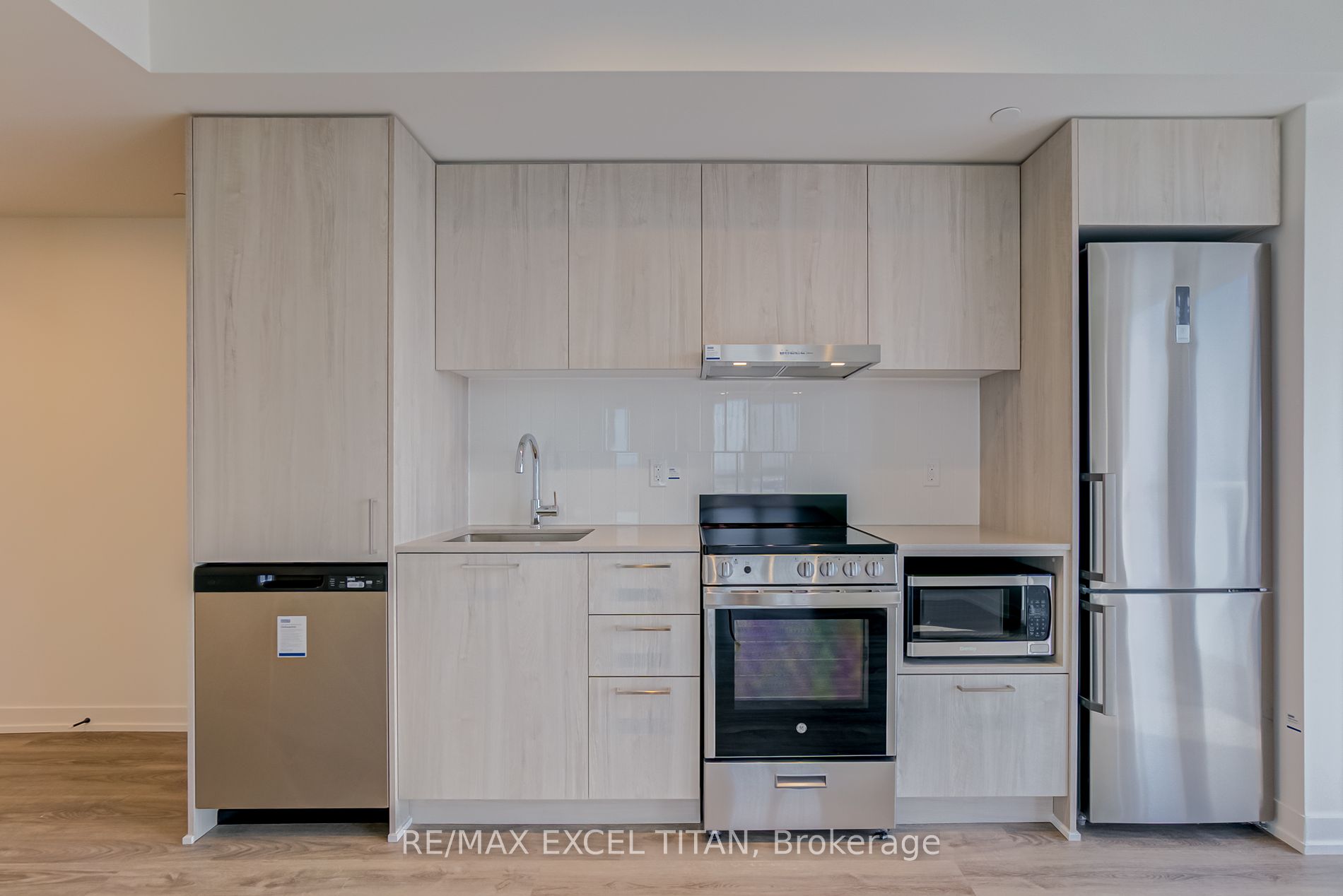 195 Commerce St 2911