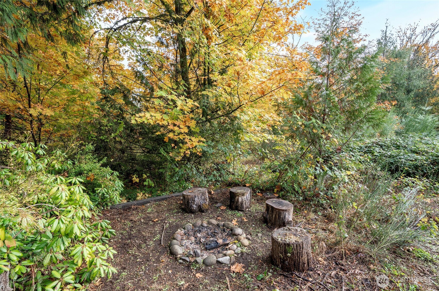 70 E Larchmont Place