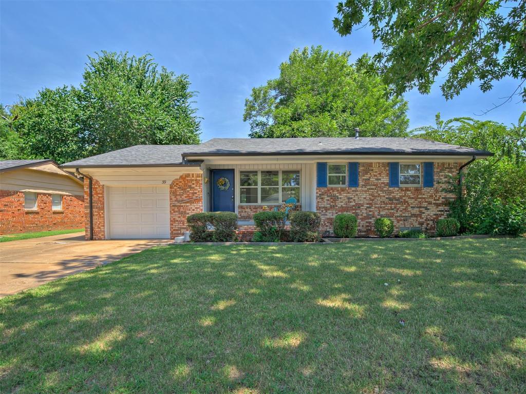 For Lease – 39 E. 21st Street, Edmond Charming Edmond Rental 3-bedroom, 1.5-bath mid-century modern home in Edmond’s desirable Henderson Hills neighborhood. Ideally located between Broadway and Boulevard, close to shopping, dining, and schools. This updated home features wood-look vinyl flooring, granite countertops, a farmhouse sink, and modern lighting. Enjoy the cozy den with fireplace, spacious front porch, and large backyard with mature trees—perfect for entertaining. Added conveniences include extra parking and a storm shelter for peace of mind. Experience comfort, character, and location in this Edmond gem. Available now with approved application.