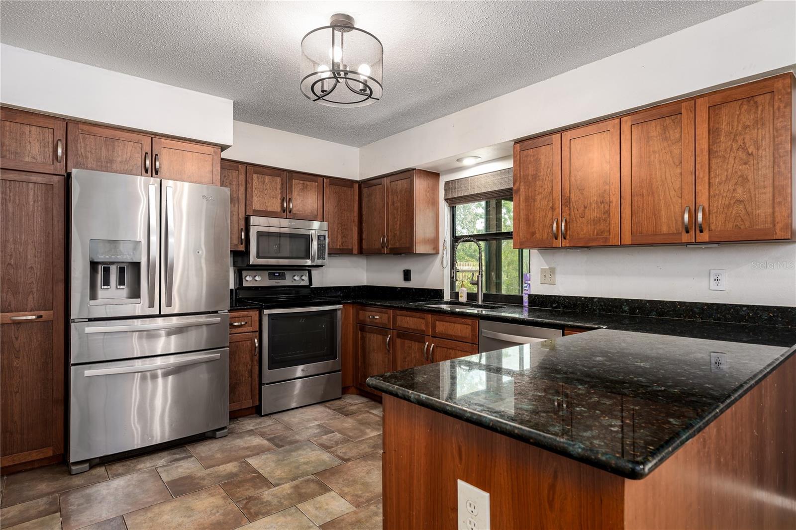 5012 Woodlawn Circle W