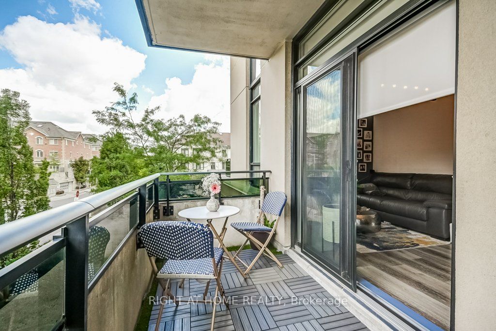 520 W Steeles Ave 212