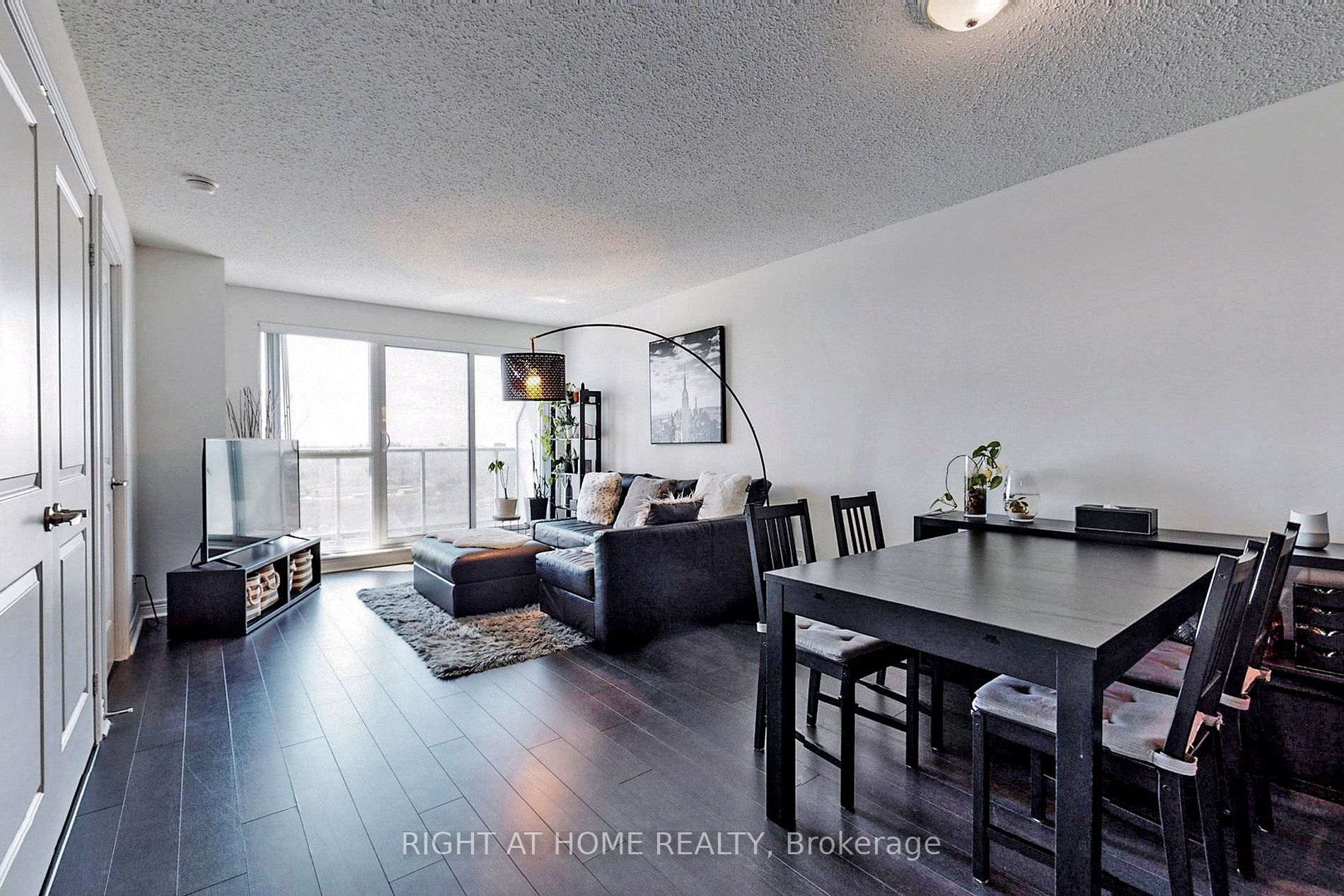 50 Town Centre Crt 1911