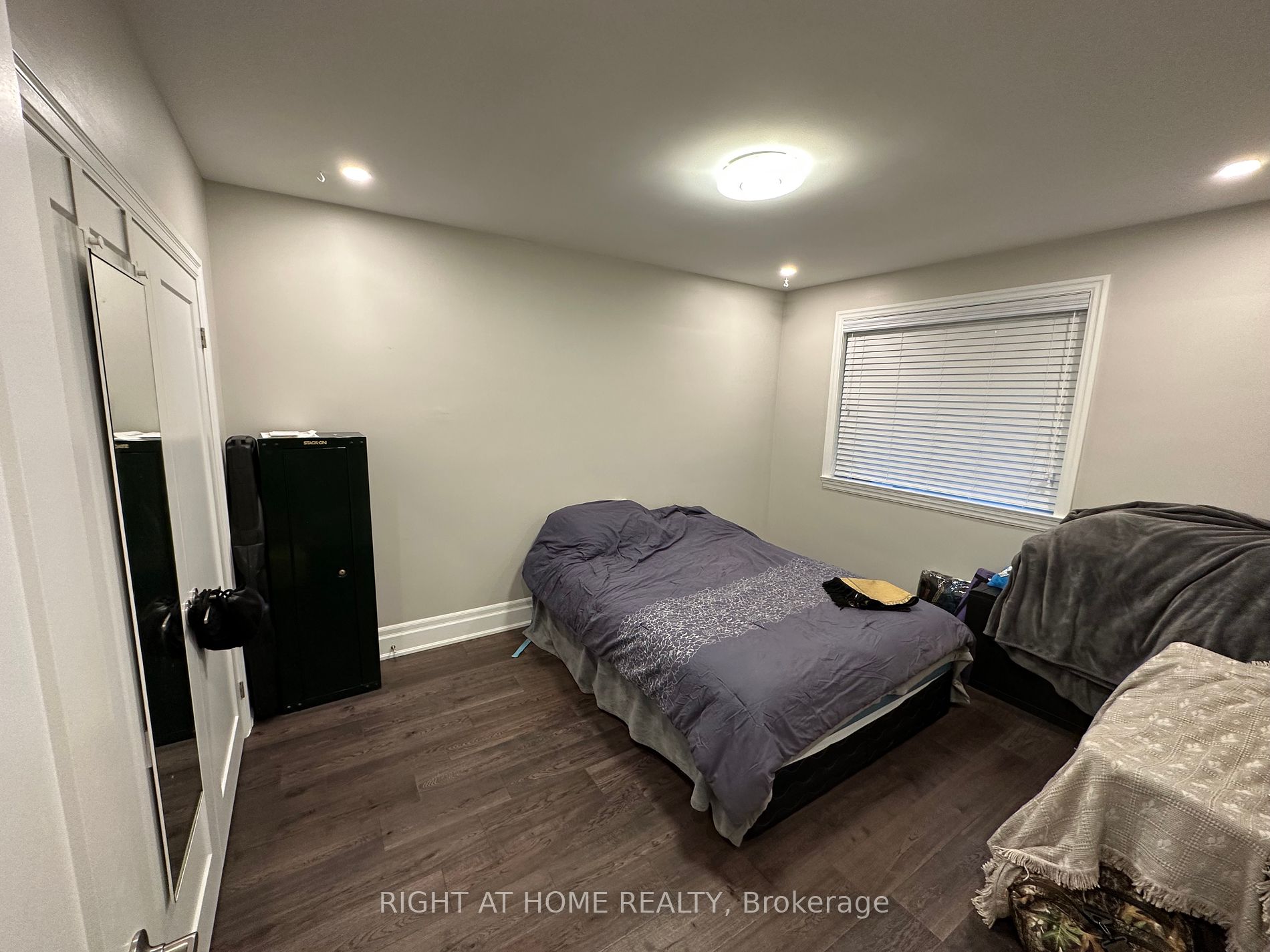 7 Dalecliff Cres Main