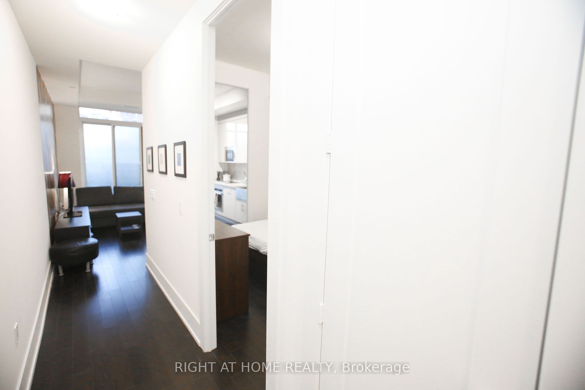 330 W Richmond St 210