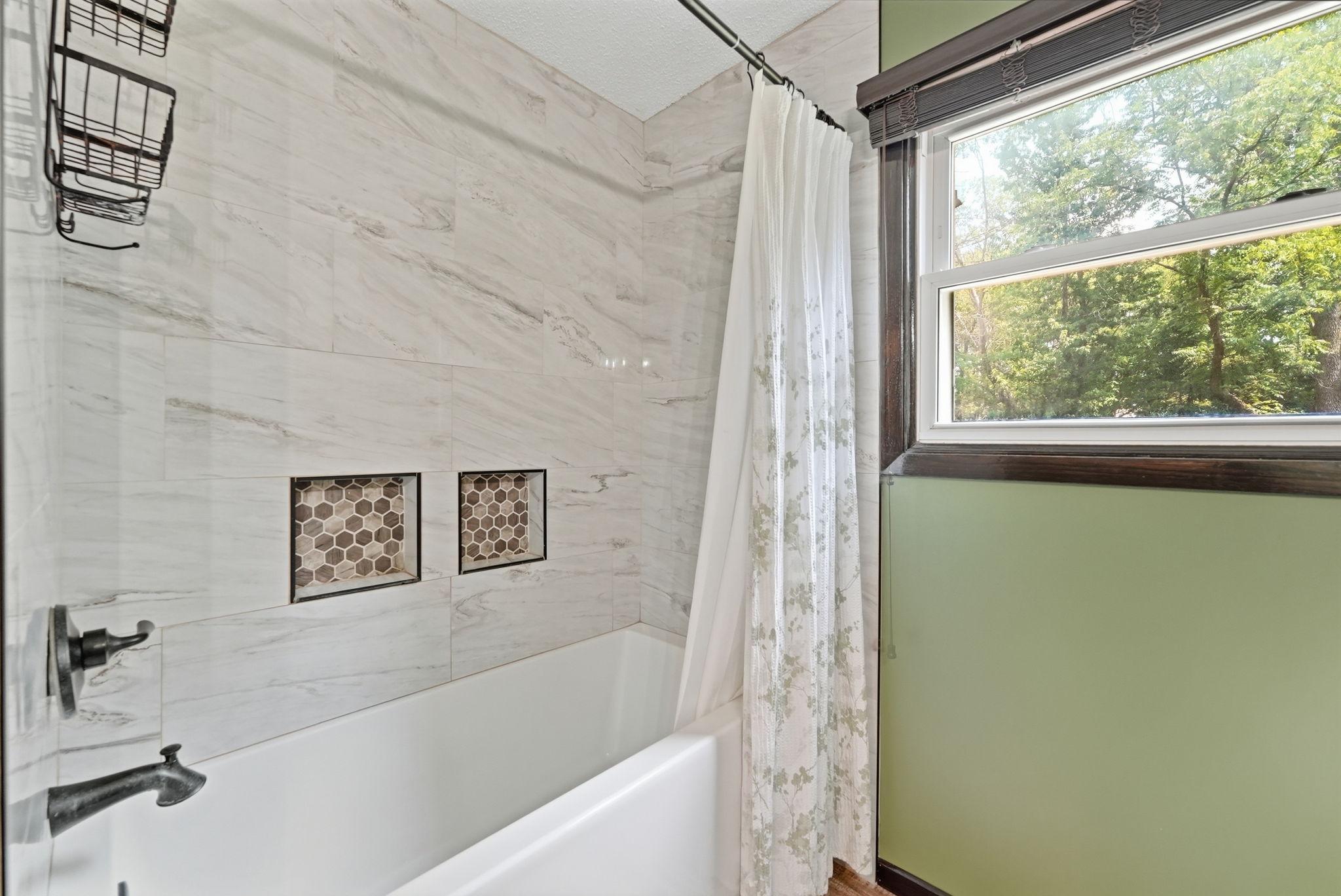 214 Highview Drive W