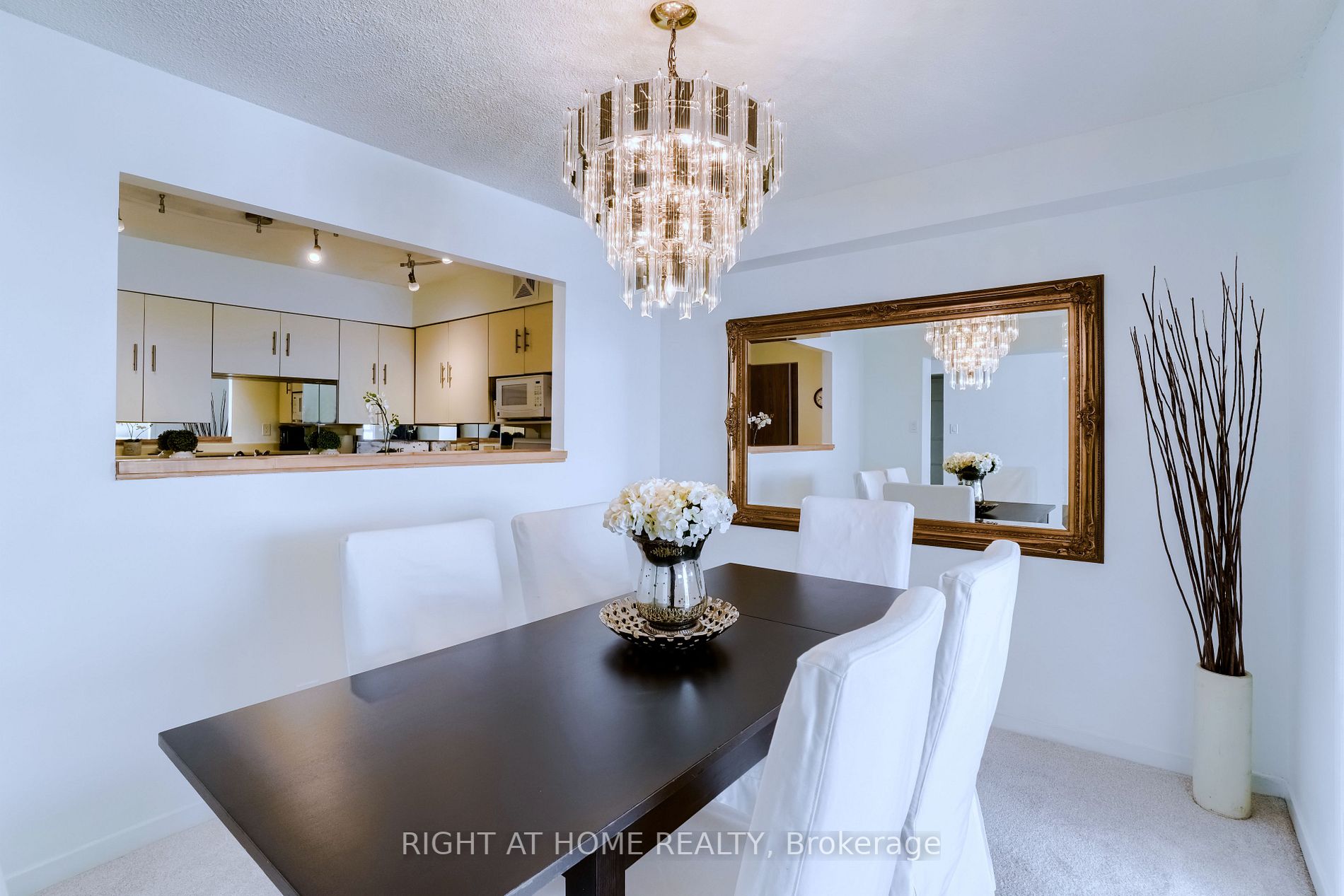 5280 Lakeshore Rd 207