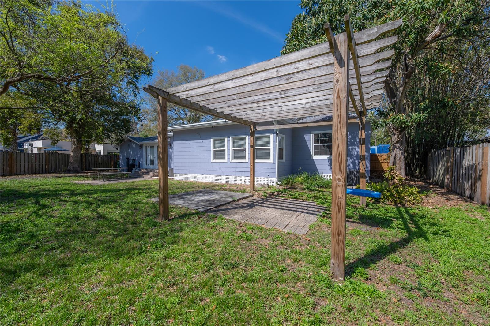 1303 E Clifton Street