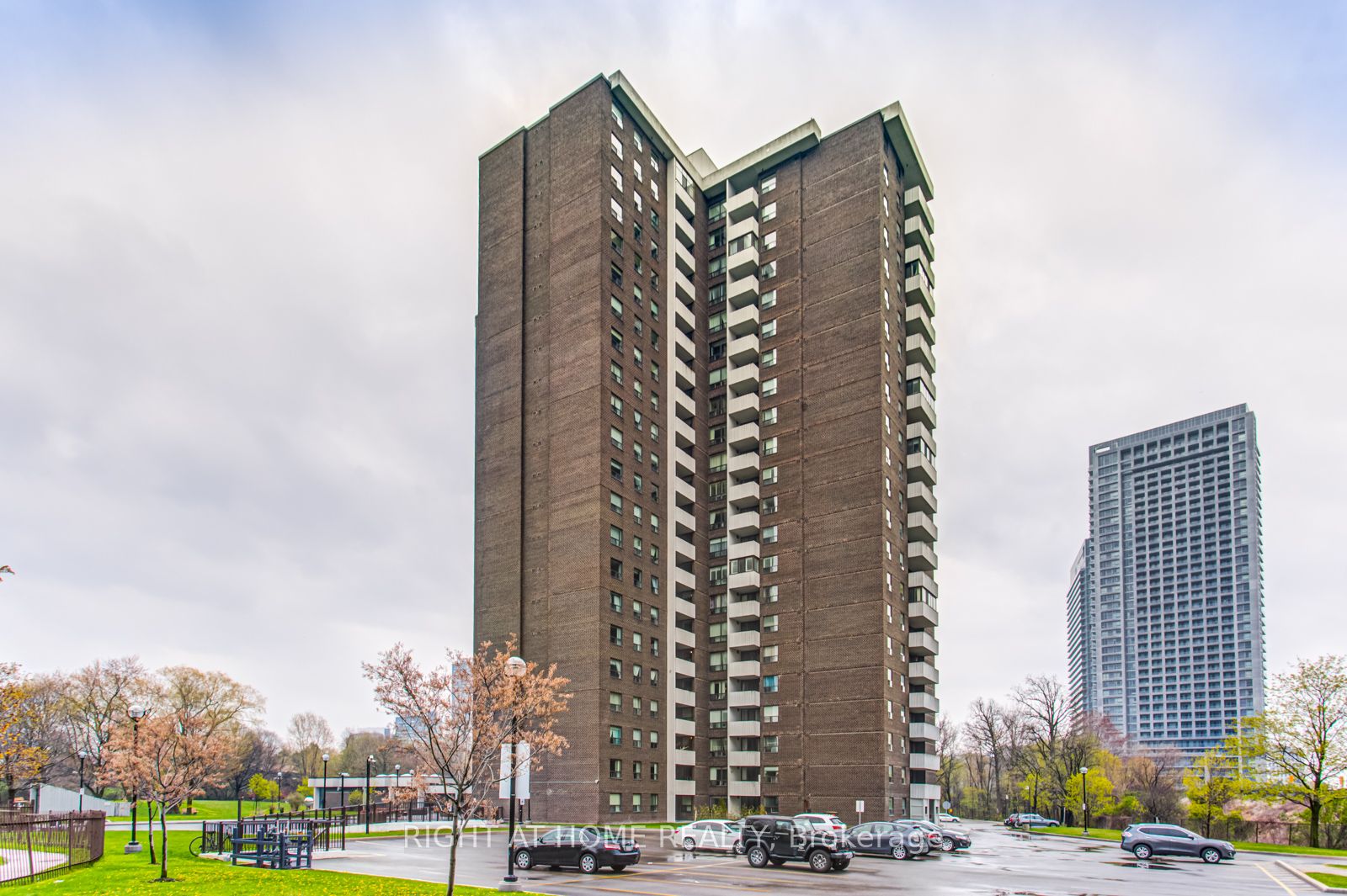 5 Old Sheppard Ave 403