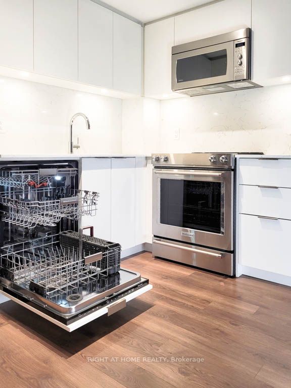 30 Samuel Wood Way 1003