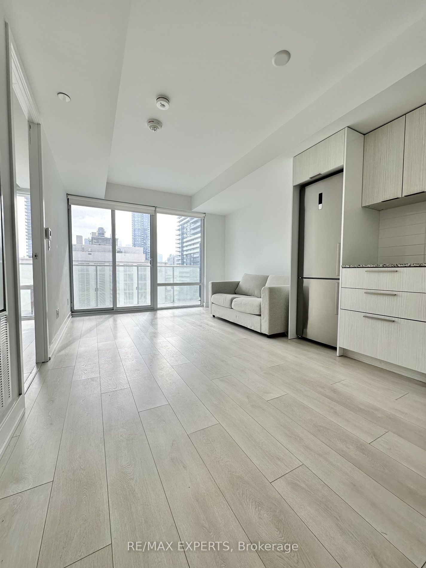 501 Yonge St 1310