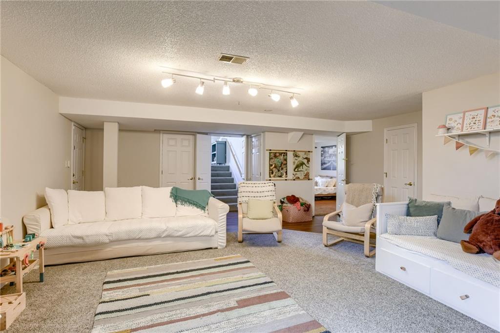 6623 Cottonwood Drive