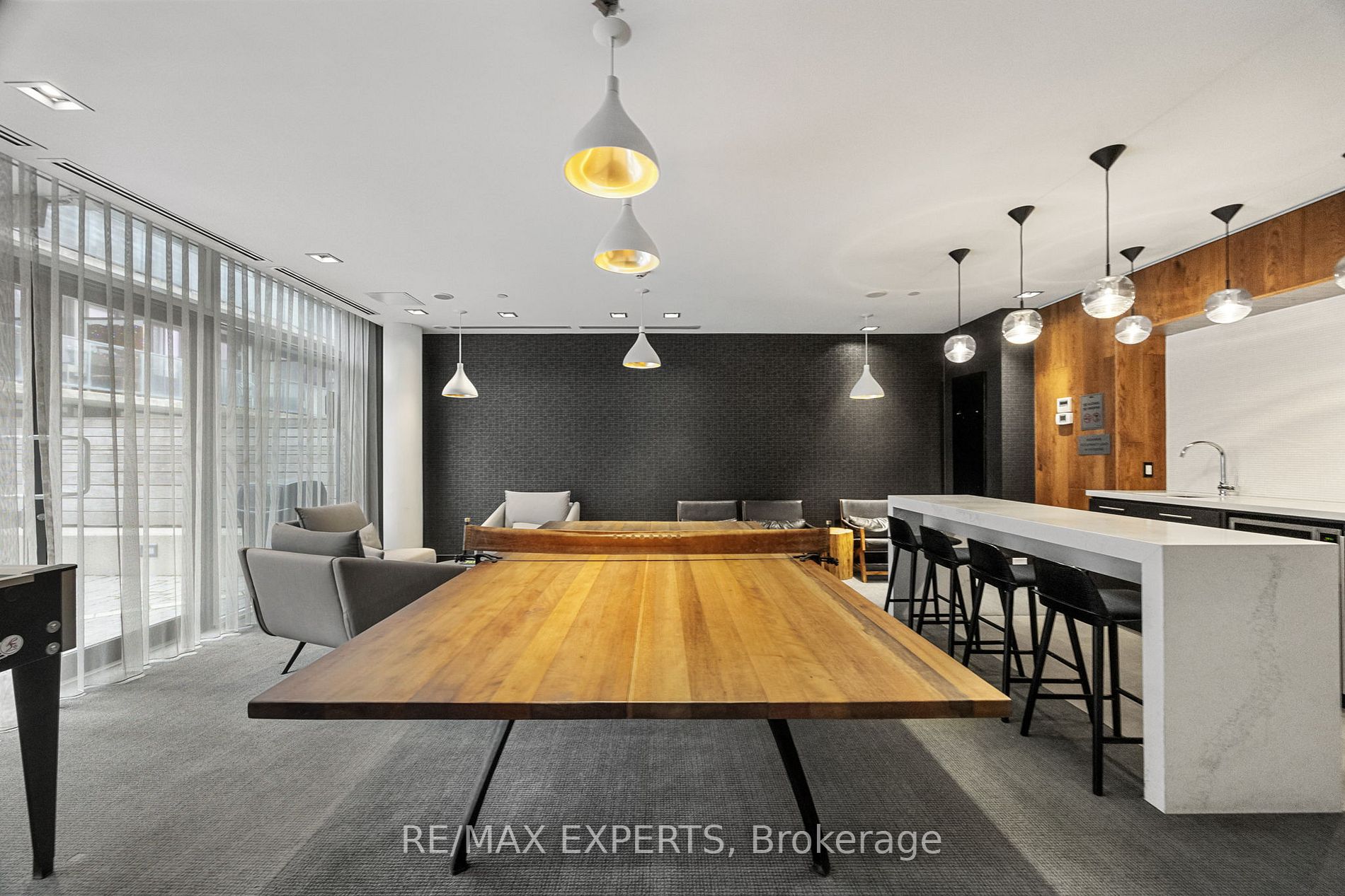 435 W Richmond St 802
