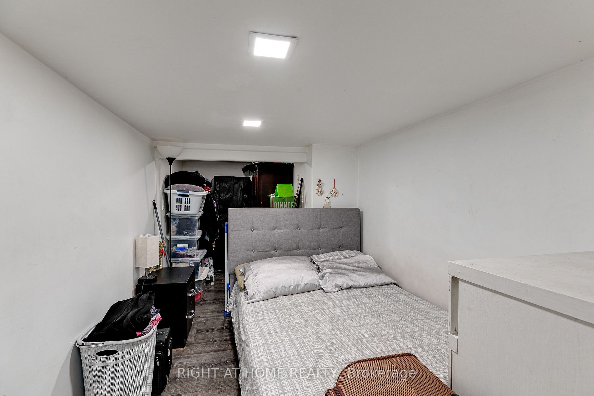 84 Rosethorn Ave
